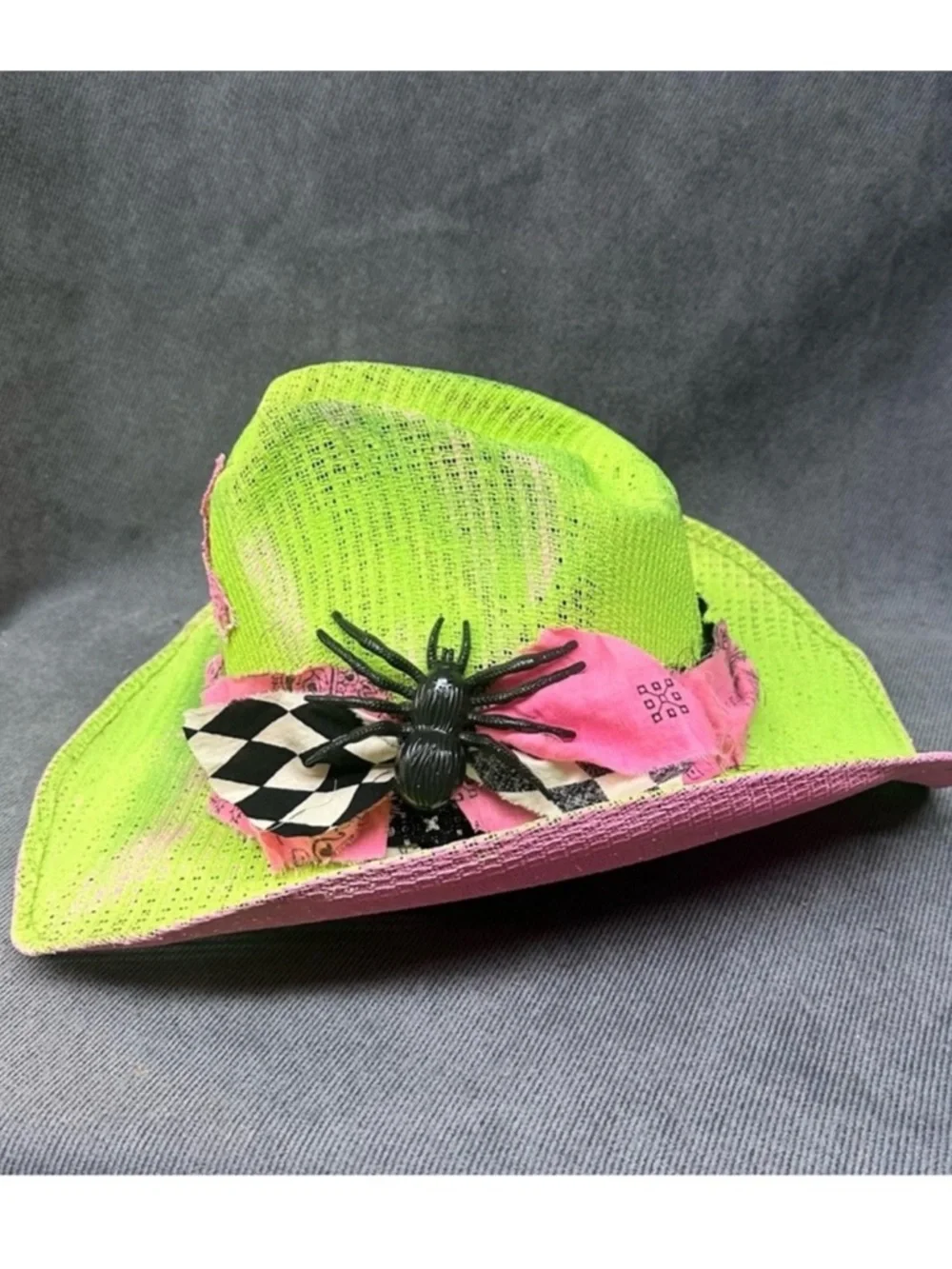 Vintage Cowboy hat w/ spider & cross bright green & pink - Picture 2 of 12